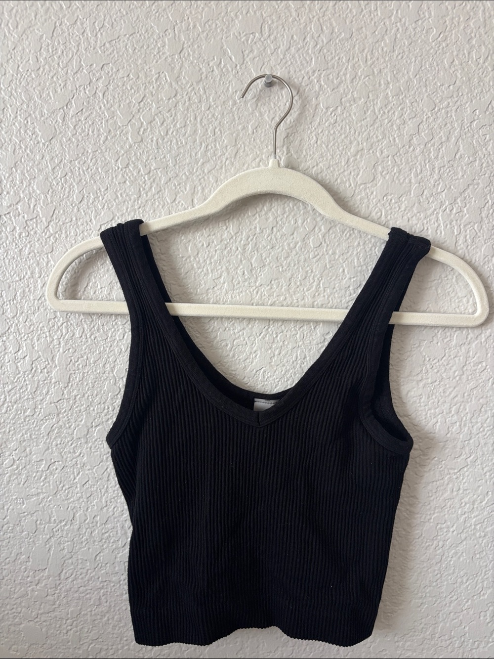 Amazon Essentials Black Ribbed V-Neck Tank Top